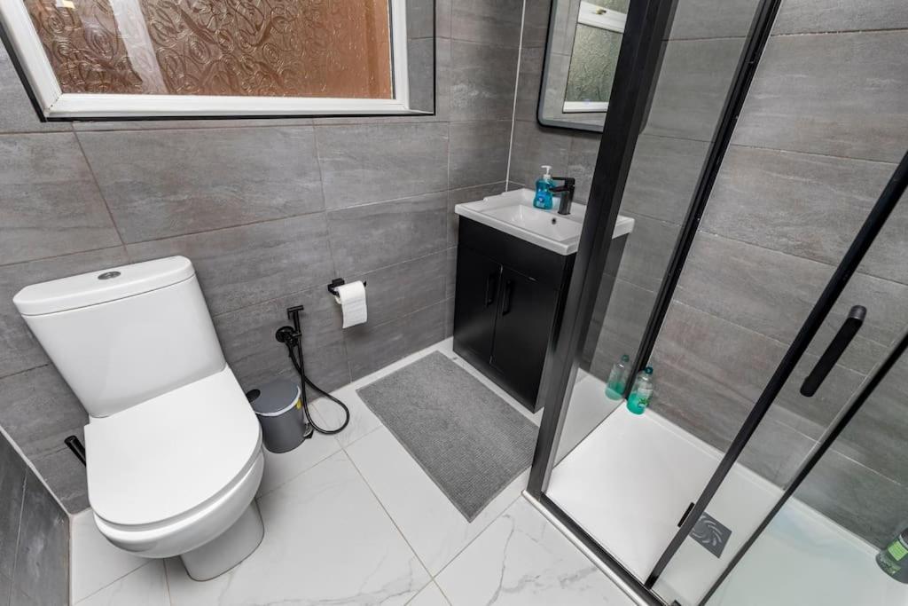 Luxurious Detached Bungalow Батли Екстериор снимка
